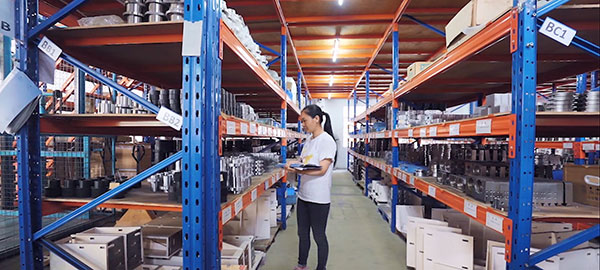 مزود لقطع الغيار